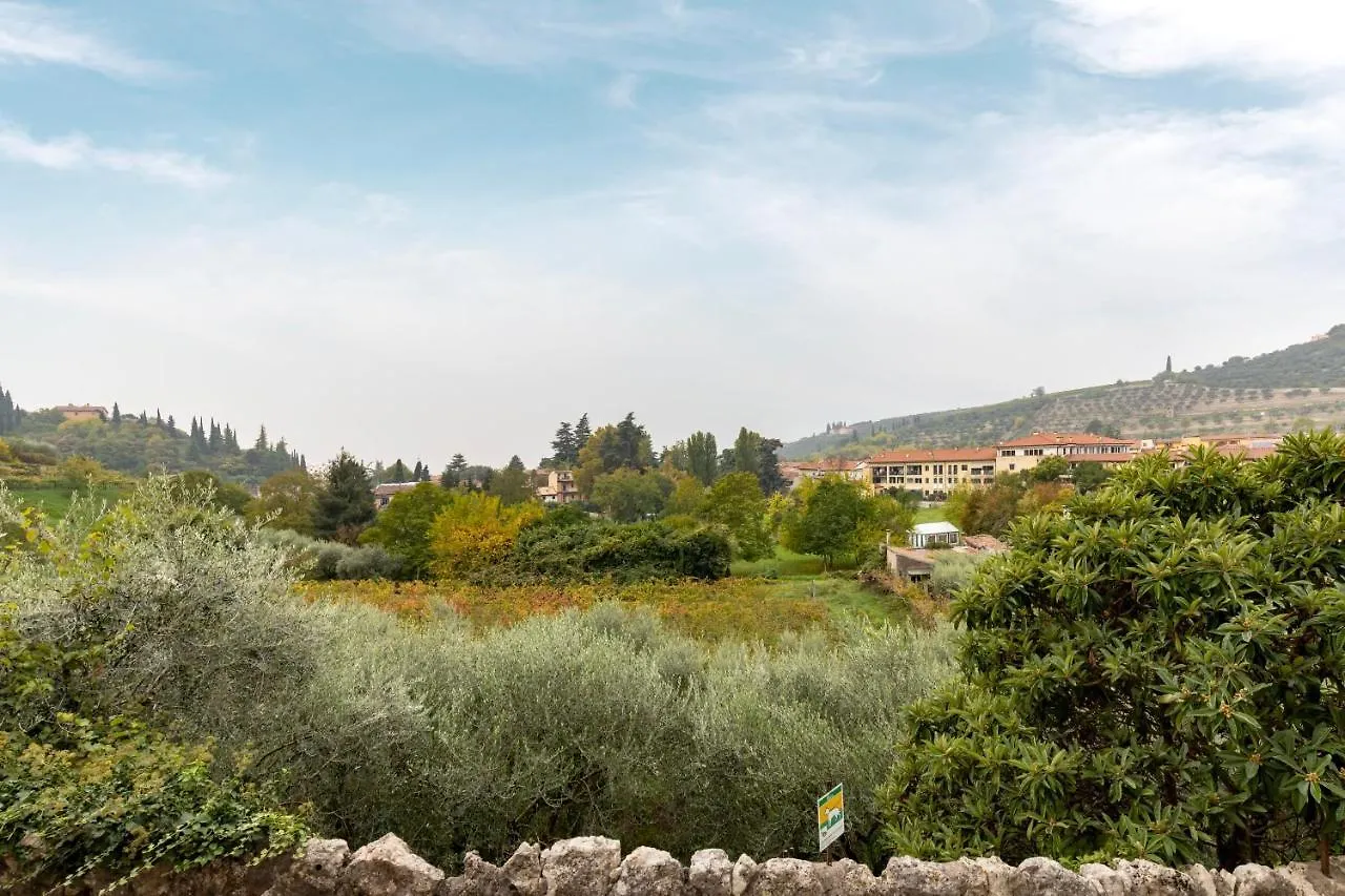 Evaluna Homevacation Verona Bed & Breakfast